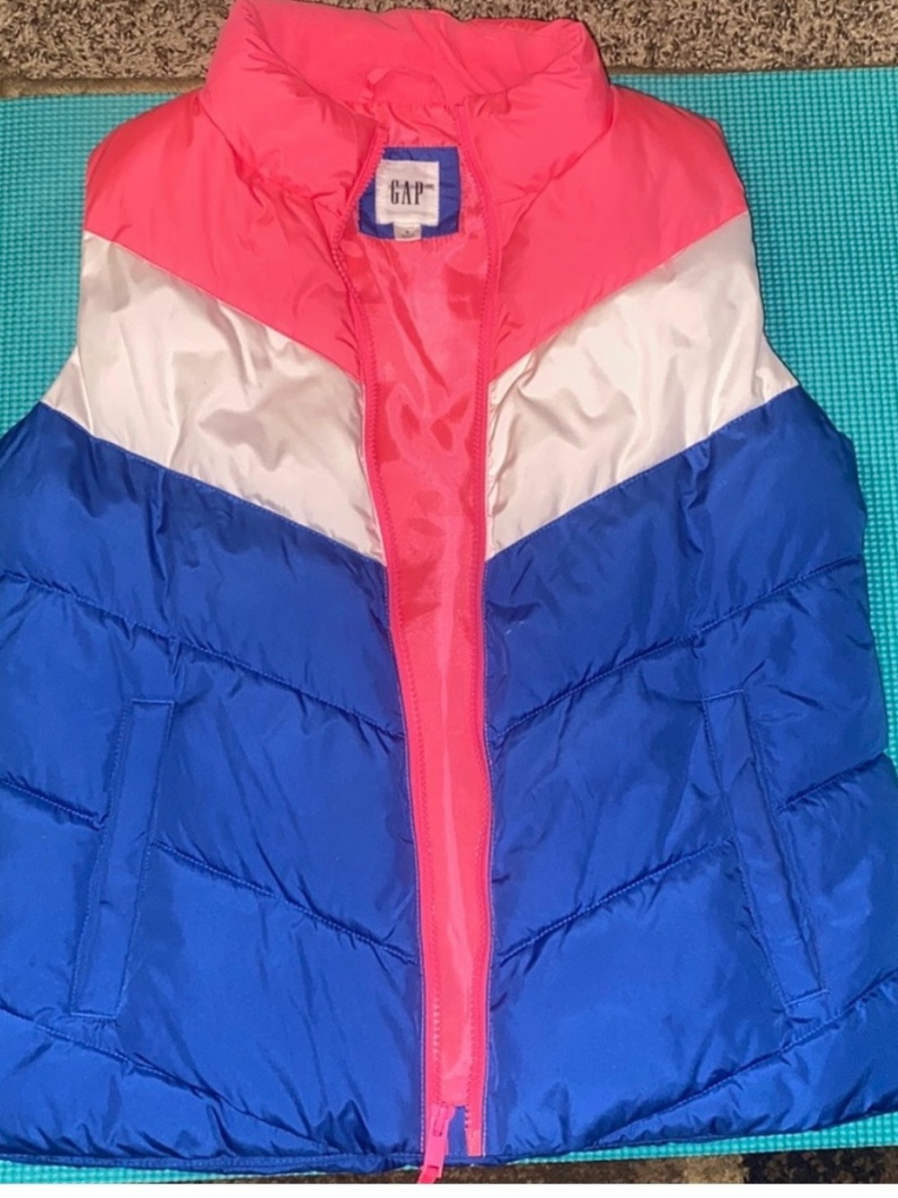 Gap Women's Lightweight Color Block Puffer Vest